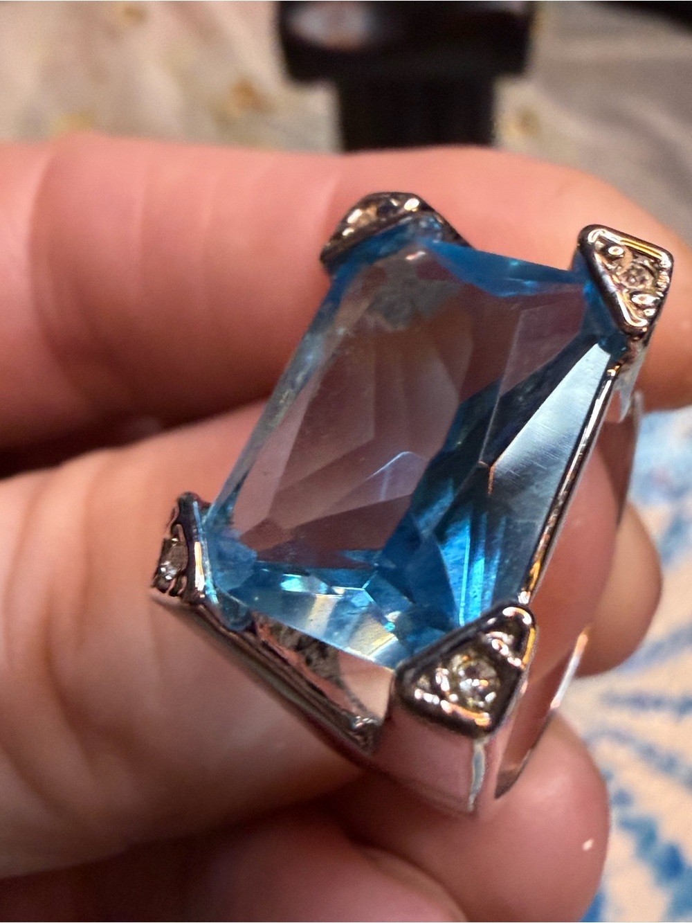 SZ 9 Bright Blue Crystal Cocktail Ring in Silver-Tone Setting